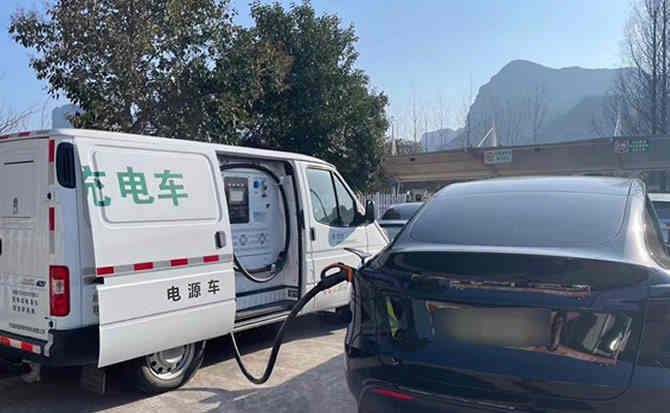 泰宁汽车搭电